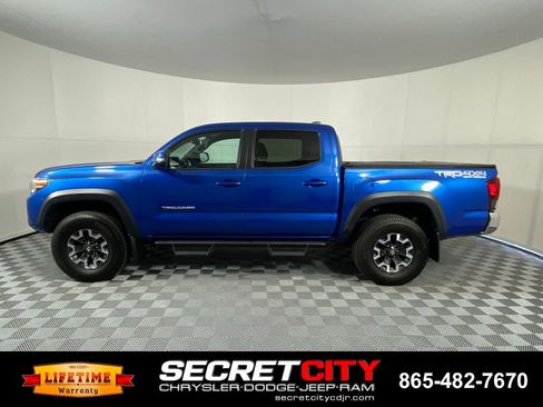 Used 2018 Toyota Tacoma TRD Off-Road AWD/4WD image 4