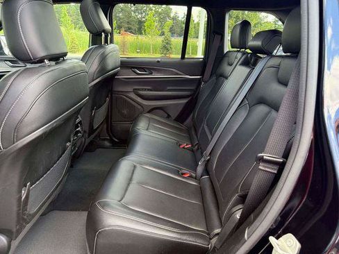 Certified 2024 Jeep Grand Cherokee Limited w/ Luxury Tech Group II AWD/4WD image 12