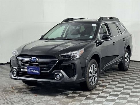 Used 2025 Subaru Outback Premium image 7