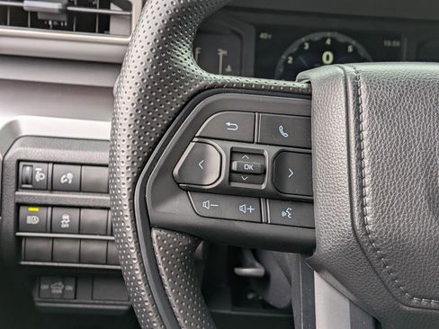 Used 2025 Toyota Tacoma SR5 image 33