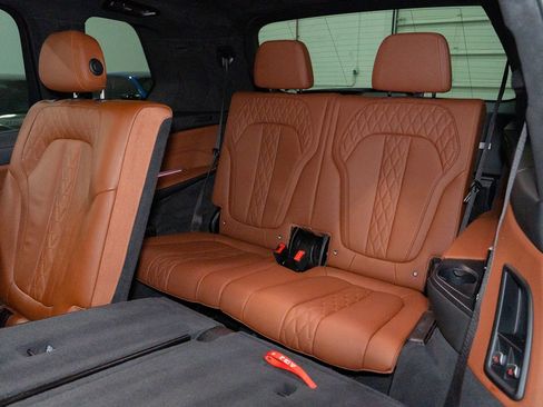 Used 2023 BMW X7 M60i image 35