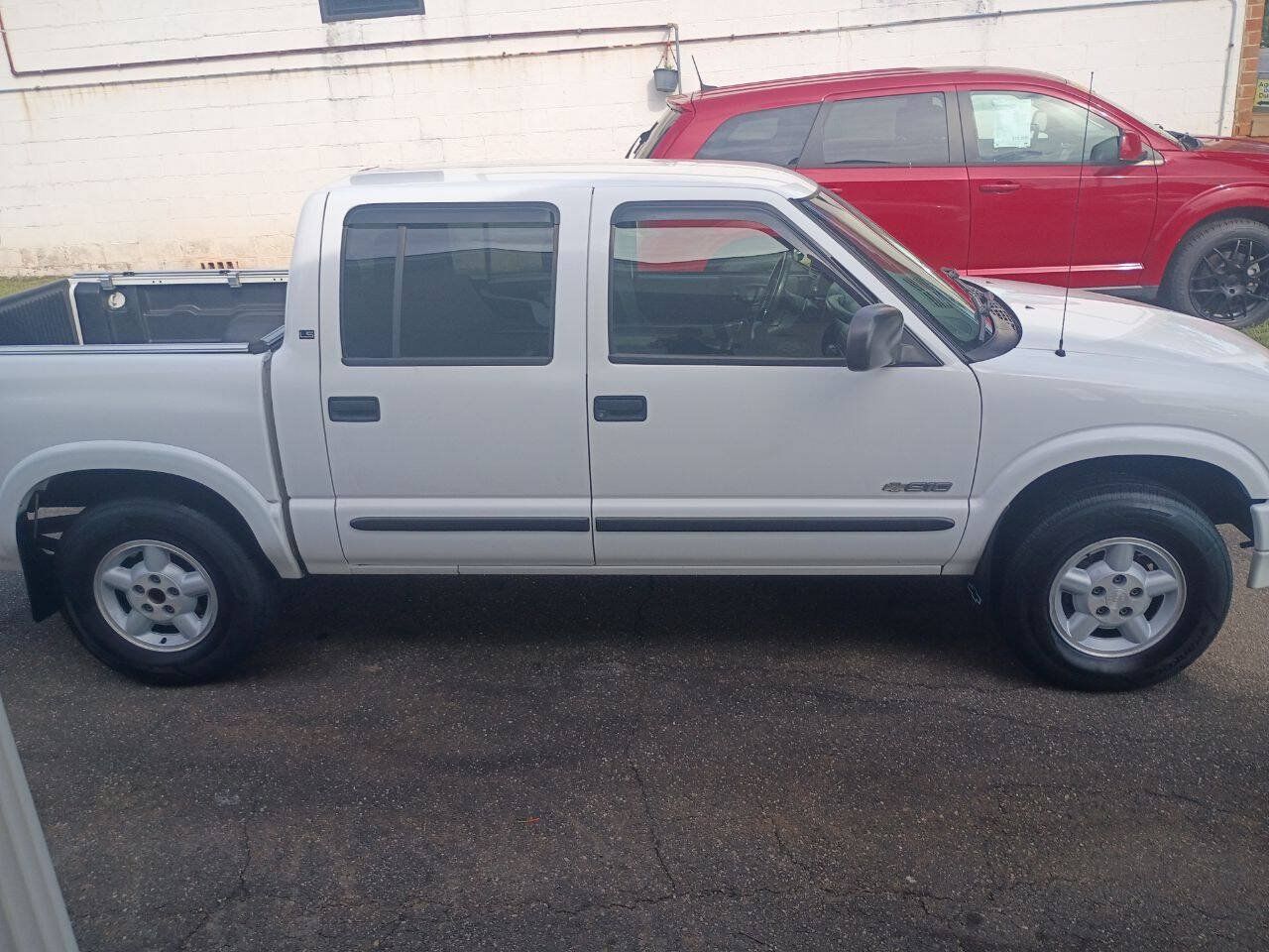 Used 2003 Chevrolet S10 Pickup LS AWD/4WD image 5