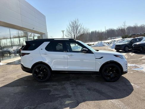 Used 2025 Land Rover Discovery Metropolitan Edition image 4