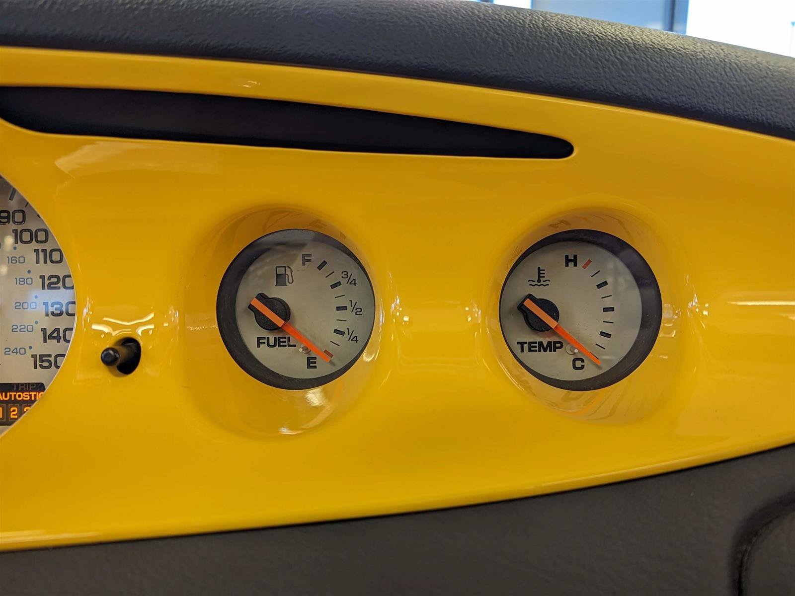 Used 2002 Chrysler Prowler RWD image 25
