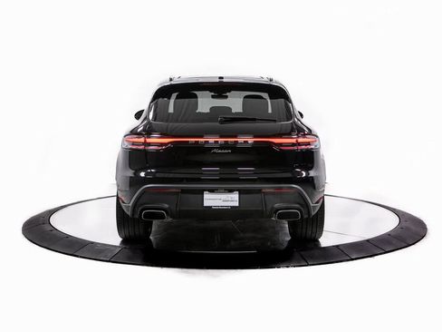 Certified 2025 Porsche Macan image 6