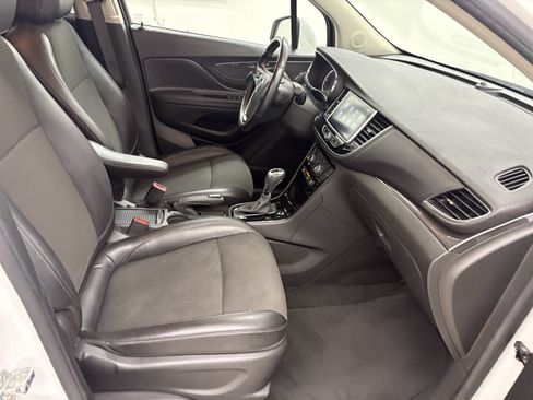 Used 2020 Buick Encore Preferred FWD image 21