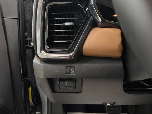 Used 2025 GMC Canyon AT4 AWD/4WD image 18