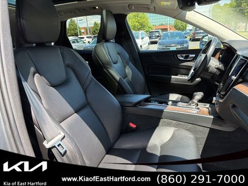 Used 2021 Volvo XC60 T5 Momentum AWD/4WD image 11