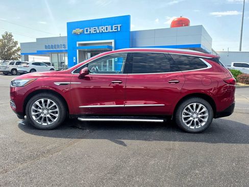 Used 2021 Buick Enclave Premium w/ Surround and Sites Package AWD/4WD image 3