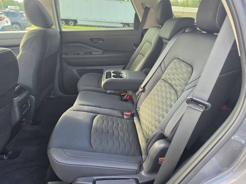 Used 2025 Nissan Pathfinder SV AWD/4WD image 10