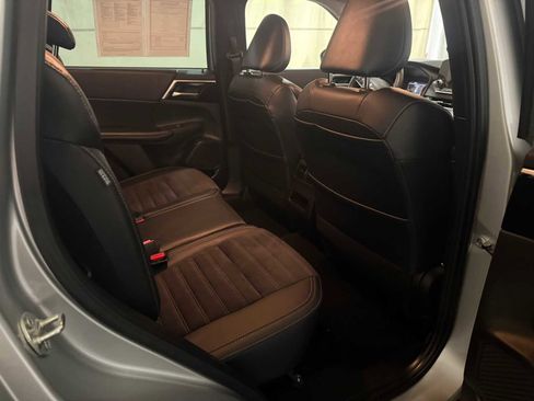 Used 2023 Mitsubishi Outlander SE image 25