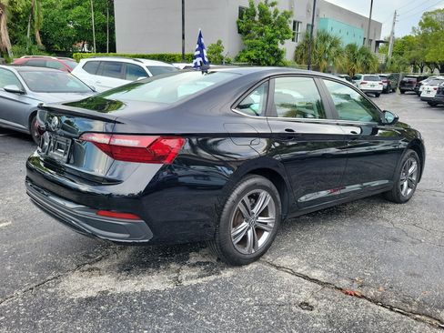 Used 2023 Volkswagen Jetta SE w/ Panoramic Sunroof Package FWD image 5