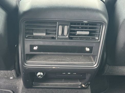 Used 2024 Porsche Cayenne image 43