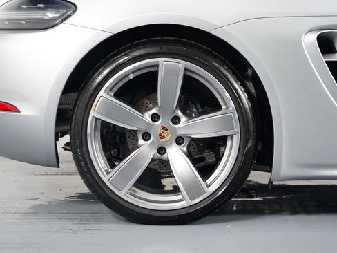 Used 2025 Porsche 718 Cayman image 10