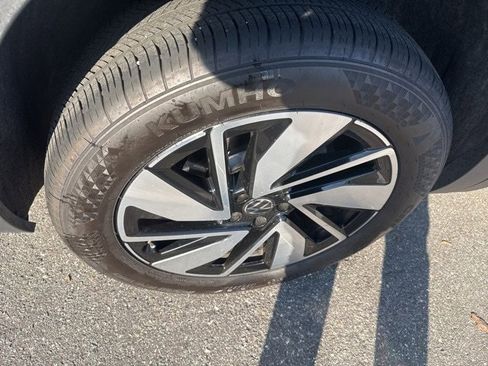 Used 2024 Volkswagen Atlas SE image 10