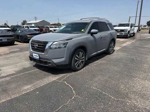 Used 2022 Nissan Pathfinder Platinum w/ Cargo Package FWD image 1
