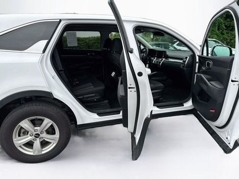 Certified 2023 Kia Sorento LX AWD/4WD image 30