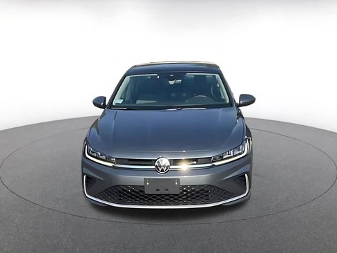 Used 2025 Volkswagen Jetta SE image 4