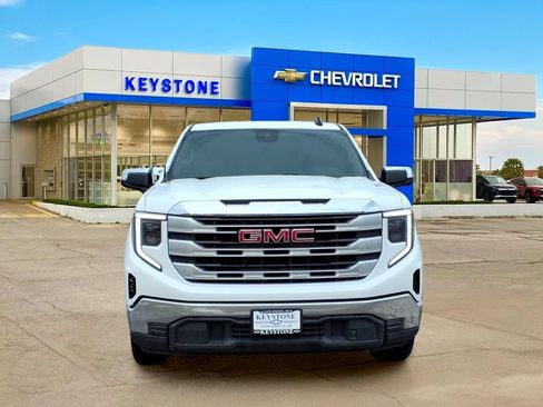 Used 2023 GMC Sierra 1500 SLE RWD image 2
