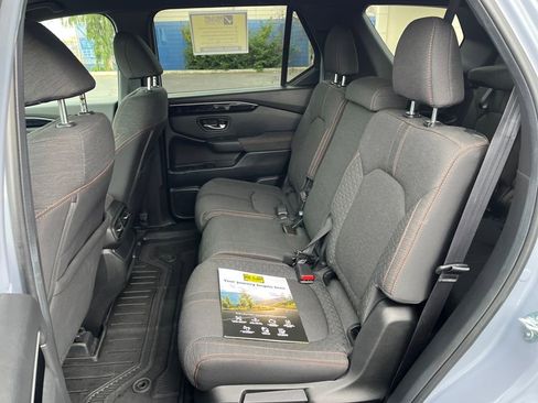 Used 2025 Honda Pilot Sport image 21