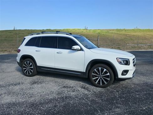 Used 2022 Mercedes-Benz GLB 250 4MATIC image 2