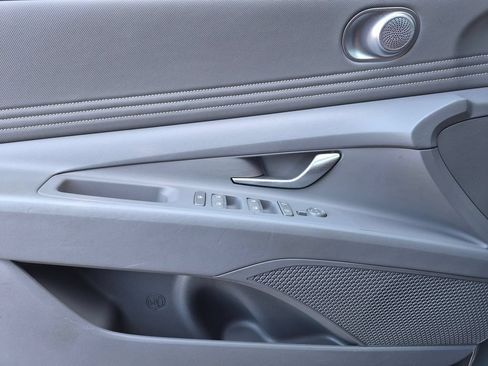 Used 2025 Hyundai Elantra SEL FWD image 11