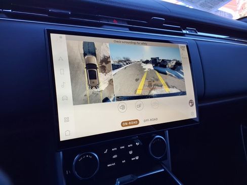 Certified 2023 Land Rover Range Rover Long Wheelbase SE image 17