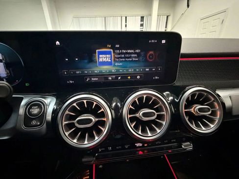 Used 2021 Mercedes-Benz GLB 250 4MATIC w/ Premium Package image 28