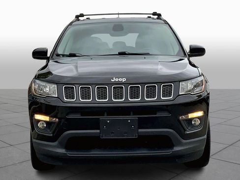Used 2017 Jeep Compass Latitude image 3