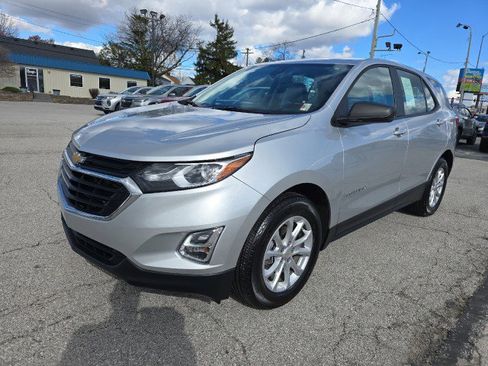 Used 2020 Chevrolet Equinox LS image 2