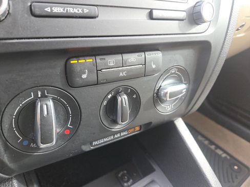 Used 2013 Volkswagen Jetta SE image 27