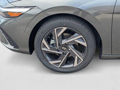 New 2025 Hyundai Elantra Sport image 9