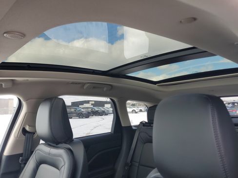 New 2026 Lincoln Corsair Premiere image 11