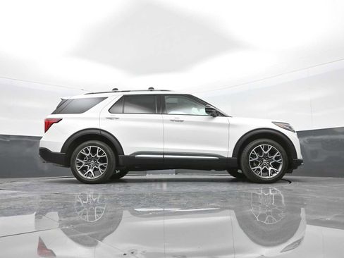 Used 2025 Ford Explorer Platinum w/ Ultimate Package image 83