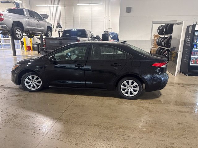 Used 2025 Toyota Corolla LE FWD image 5