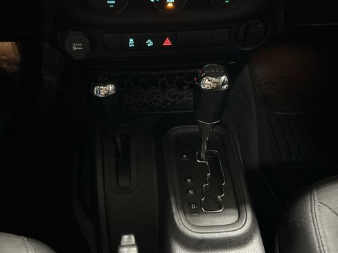 Used 2015 Jeep Wrangler Sport AWD/4WD image 14