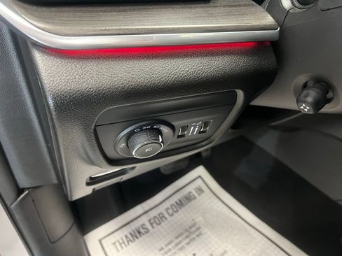 Used 2024 Jeep Grand Cherokee Overland AWD/4WD image 15