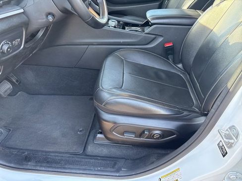 Used 2022 Jeep Grand Cherokee L Limited w/ Luxury Tech Group II image 3