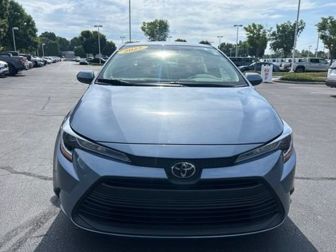 Used 2025 Toyota Corolla LE FWD image 2