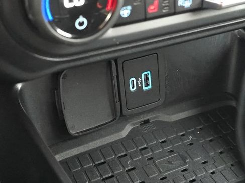 Used 2024 Ford Bronco Wildtrak AWD/4WD image 33