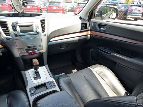 Used 2014 Subaru Outback 2.5i Limited w/ Moonroof Package AWD/4WD image 9
