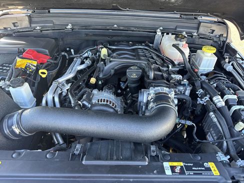 Used 2022 Jeep Gladiator Sport image 32