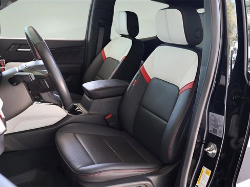 Used 2024 GMC Canyon AT4X image 13