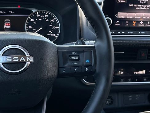 Used 2025 Nissan Rogue SV FWD image 14