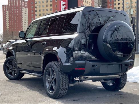 New 2026 Land Rover Defender 110 X-Dynamic SE image 12