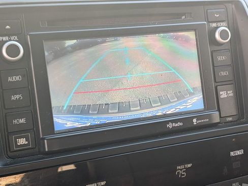 Used 2014 Toyota Sequoia Platinum image 25