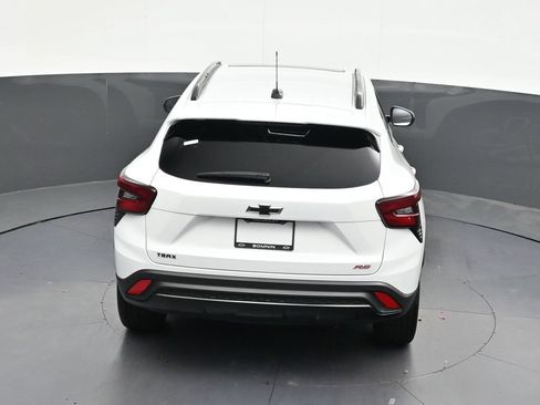 Used 2025 Chevrolet Trax RS w/ Sunroof Package FWD image 21