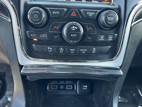 Used 2018 Jeep Grand Cherokee Limited image 13