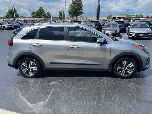Used 2022 Kia Niro EX Premium FWD image 8
