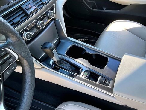 Used 2019 Honda Accord LX image 18